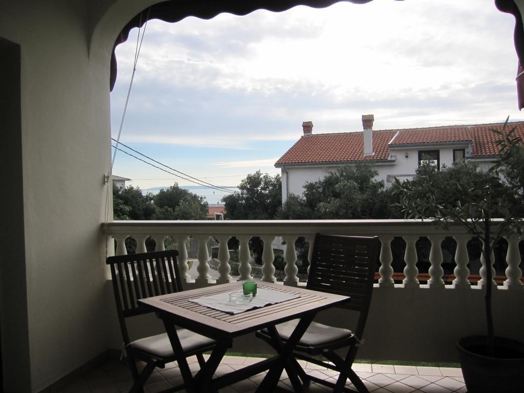 Delina Apartment Banjol